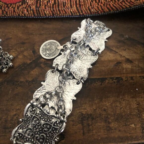 Set of 3 silver played necklace earrings and bracelet.necklace can be choker - Picture 6 of 8